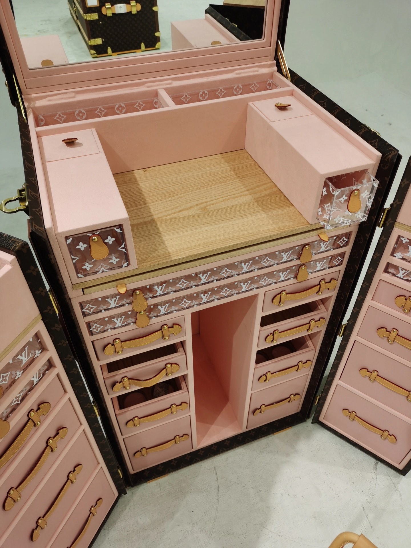High-Quality Cosmetic Cases Dressing Tables Hard Cases Jewelry Cases Suppliers, Product