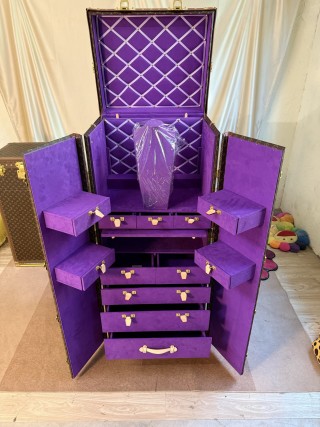 High-Quality LV Style Monogram Double-Door Jewelry Cabinet (Custom Purple Lining) Supplier, Factories