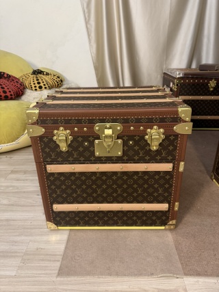 Best LV Style Monogram Nightstand Trunk (Custom Beige Velvet Lining) Supplier, Factories