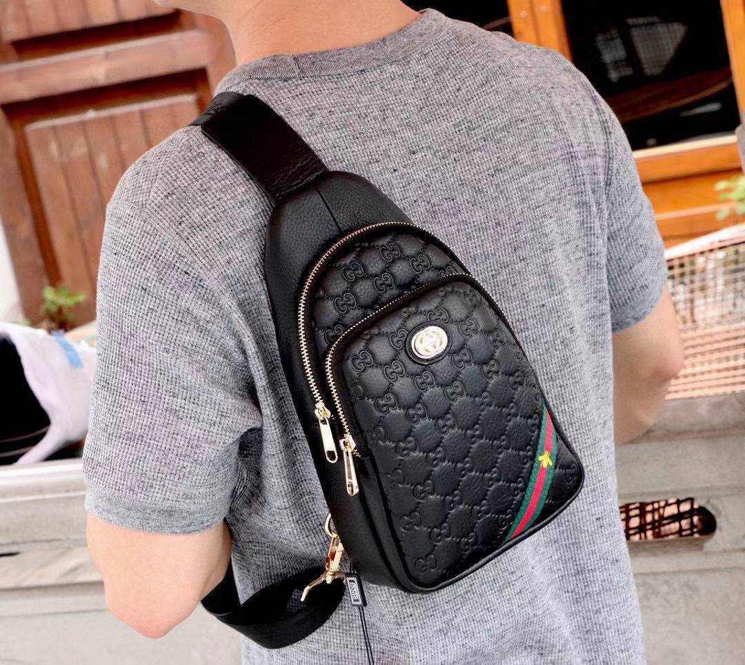 High-Quality Imported hardware men's casual chest bag Original imported first layer cowhide, high-end gucci wheat! Italian original cowhide, elegant shape, adhering to rigorous and elegant craftsmanship, Exquisite and durable men's bags, quality determines taste. Specifications: 30-18-7cm Exporters, Service