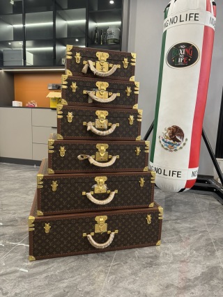 China Classic Monogram LV Style Hard Case Tower Trunk, Handcrafted Luxury Storage Trunk with Gold Hardware Manufacturer, Manufacturers