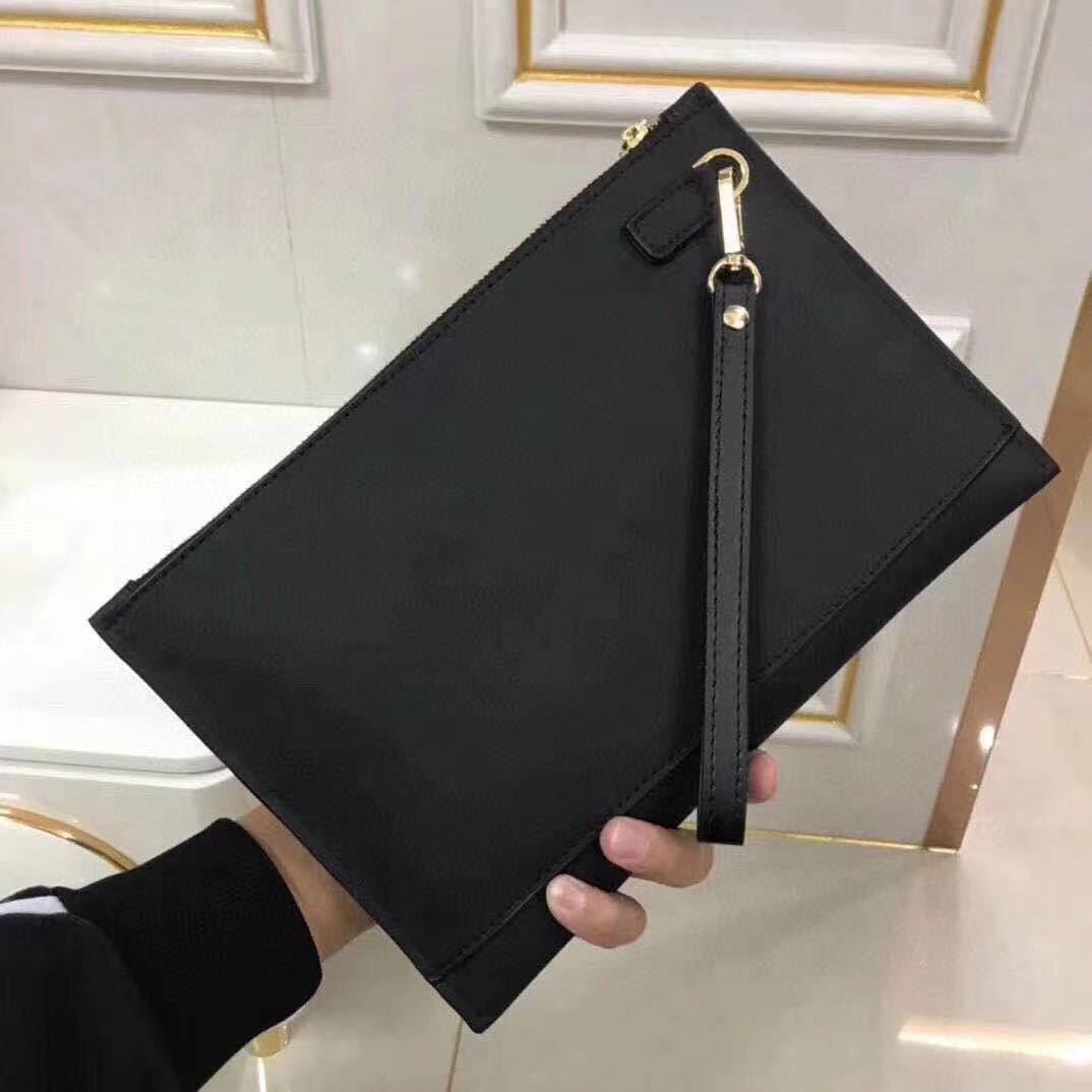 Famous Collector's Edition Limited Edition Black, Italian Leather   With a leather-patterned embossed interlocking double G convenience, it is an everyday must-have. Model: 8043 Size: 28x18 (with gift box) Manufacturer, Products