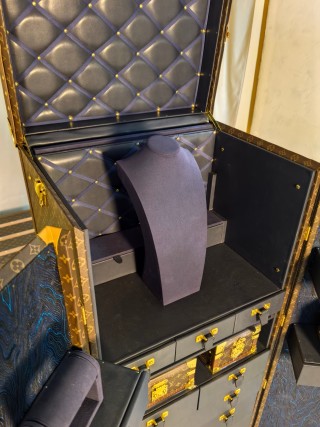 China 2026 New Luxury Monogram Jewelry Armoire - Official Blue Velvet Interior Manufacturers, Products