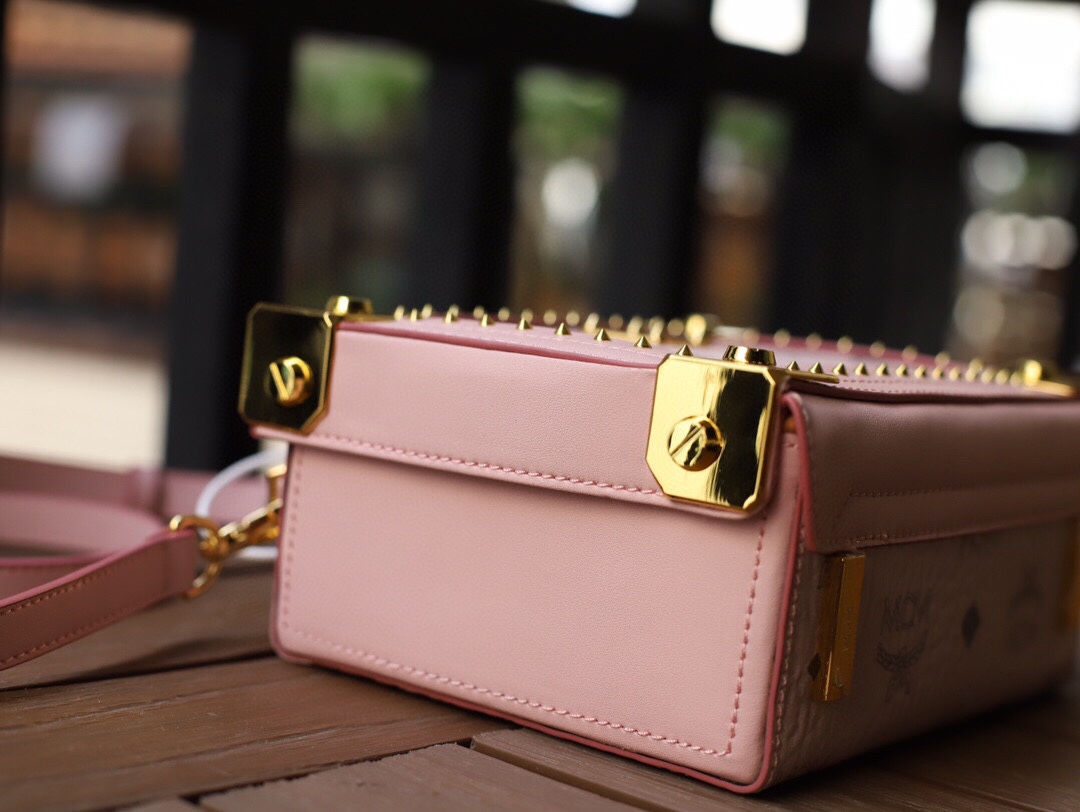 Best MC Original single-item Berlin Visetos crossbody bag PINK Suppliers, Exporters