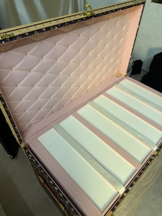 China LV Style Monogram Tyler Edition Coffee Table Trunk (Custom Pink Lining) Suppliers, Products