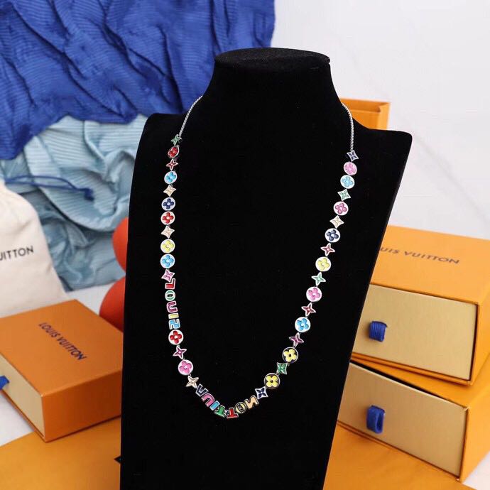 Wholesale Monogram Party Necklace Model 3281 Play a festive song for the Spring/Summer 2022 collection with colorful beads. Monogram Floral and monogrammed decorations spell out the Louis Vuitton logo, embellished with hand-set crystals, Pairs well with the matching bracelet and earrings Supplier, Product