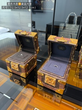 High-Quality LV Style Monogram Hard Case Ring Box, Velvet Lined Engagement Ring Storage Box Manufacturer, Manufacturers