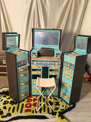 China LV Monogram Vanity Cabinet (Tiffany Blue Lining) Factories, Products