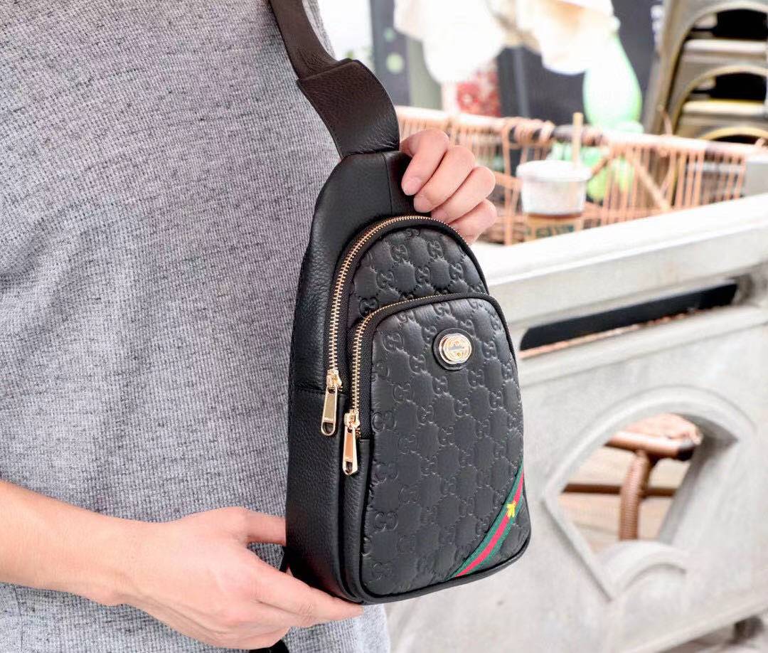 High-Quality Imported hardware men's casual chest bag Original imported first layer cowhide, high-end gucci wheat! Italian original cowhide, elegant shape, adhering to rigorous and elegant craftsmanship, Exquisite and durable men's bags, quality determines taste. Specifications: 30-18-7cm Exporters, Service