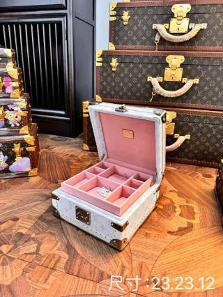 China Louis Vuitton Style White Monogram Hard Case Jewelry Box Exporter, Service