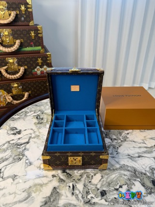 High-Quality Classic Monogram Jewelry & Watch Trunk 14 Color Options Luxury Storage Case Suppliers, Factory