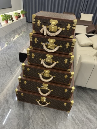 China Classic Monogram LV Style Hard Case Tower Trunk, Handcrafted Luxury Storage Trunk with Gold Hardware Manufacturer, Manufacturers