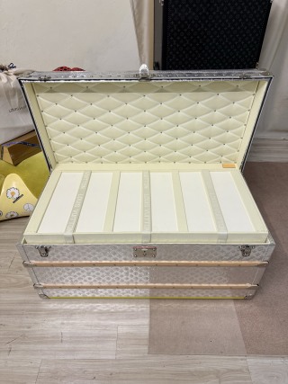 Famous LV Style Monogram Mirror Silver Coffee Table Trunk (Custom Beige Lining) Supplier, Product