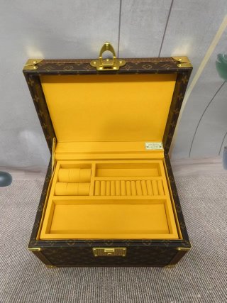 High-Quality Louis Vuitton Jewelry Hard Case – Monogram Canvas with Yellow Interior Suppliers, Factories