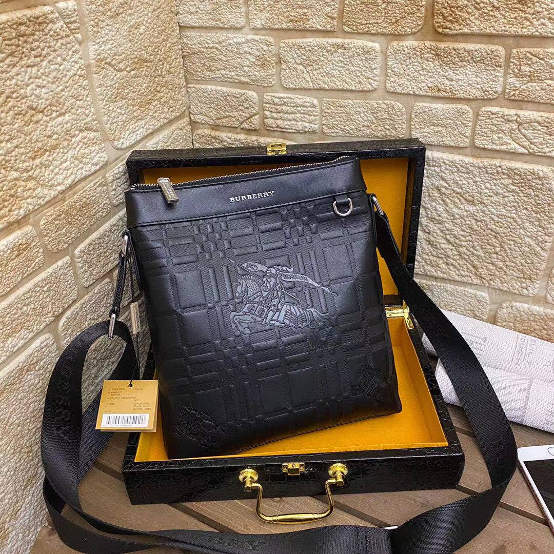 China Burberry BURBERRY new one-shoulder messenger bag [Size] 24x27x6cm high-end quality Unique quality, stylish design, exquisite handmade construction, a must-have for trendy men Factory, Exporter