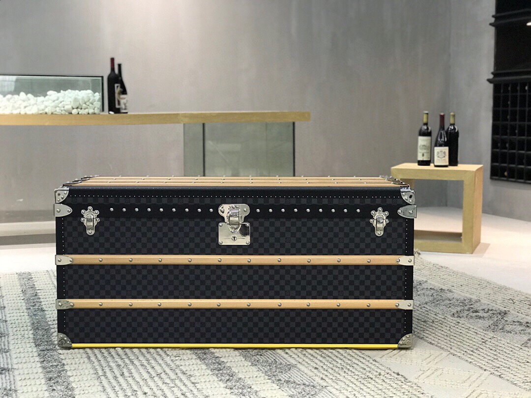 Famous LV hard case, chic and elegant coffee table case, luxury storage space or home decoration Supplier, Service