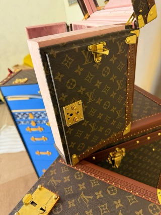 China Luxury Monogram Jewelry Vanity Trunk Products, Service