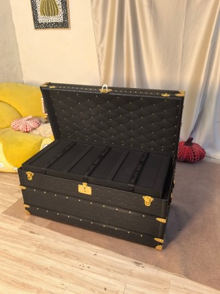 China Custom Black Litchi Leather Trunk Coffee Table - All-Black Interior Suppliers, Exporters