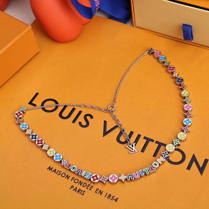 Wholesale Monogram Party Necklace Model 3281 Play a festive song for the Spring/Summer 2022 collection with colorful beads. Monogram Floral and monogrammed decorations spell out the Louis Vuitton logo, embellished with hand-set crystals, Pairs well with the matching bracelet and earrings Supplier, Product