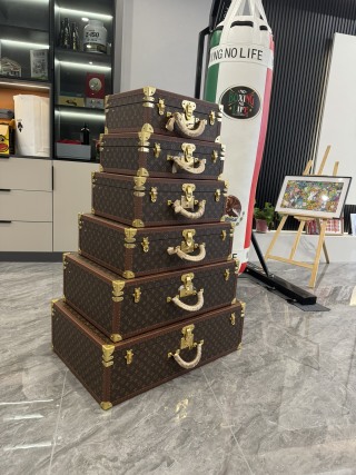 China Classic Monogram LV Style Hard Case Tower Trunk, Handcrafted Luxury Storage Trunk with Gold Hardware Manufacturer, Manufacturers