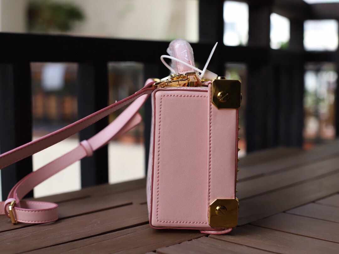 Best MC Original single-item Berlin Visetos crossbody bag PINK Suppliers, Exporters