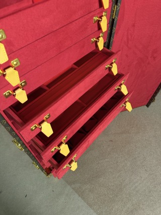 Famous Classic Monogram Tall Jewelry Cabinet Luxury Tall Jewelry Storage Trunk Manufacturer, Factory