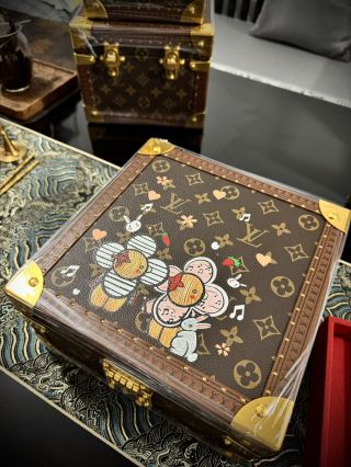 High-Quality Louis Vuitton Style Hand-Painted Cartoon Themed Hard Case Jewelry Box, Luxury Velvet Lined Storage Trunk Multi-Compartment Jewelry Organizer Factory, Exporters