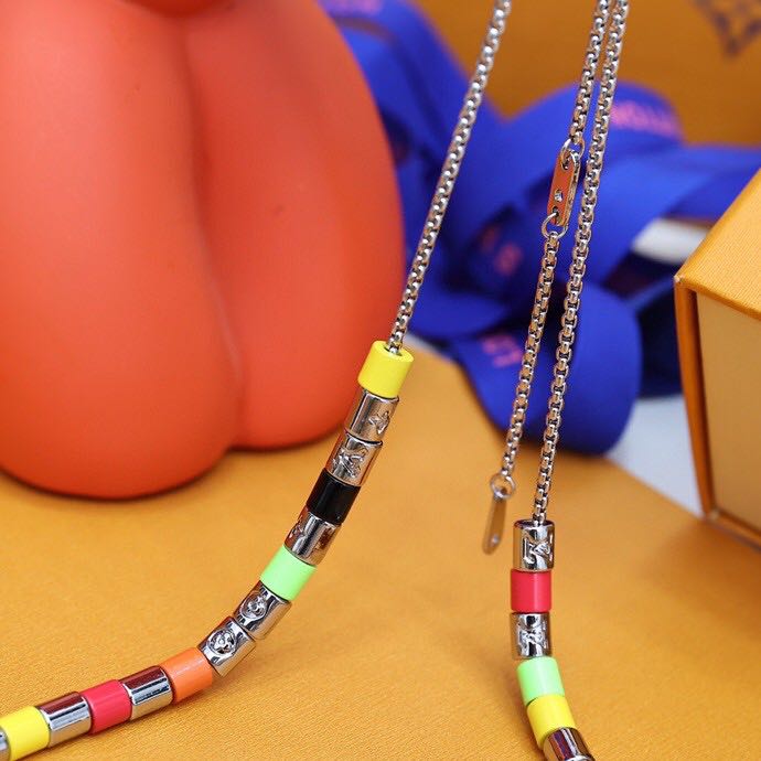 Wholesale LV PARADISE NECKLACE The LV Paradise necklace welcomes the new season with pop brilliance. Metal and resin beads are staggered, and the links are engraved with a Monogram pattern, showing exquisite Italian craftsmanship. Pairs well with the same pieces from the capsule collection. Products, Service