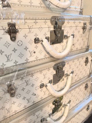High-Quality Louis Vuitton white monogram hard trunks/cases Factory, Exporters