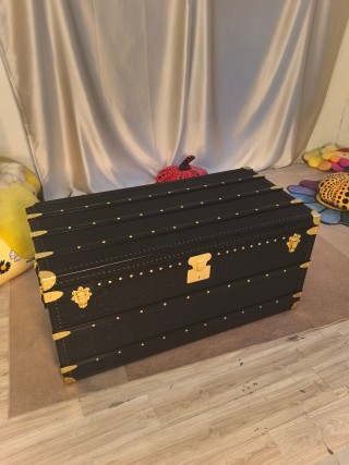 China Custom Black Litchi Leather Trunk Coffee Table - All-Black Interior Suppliers, Exporters