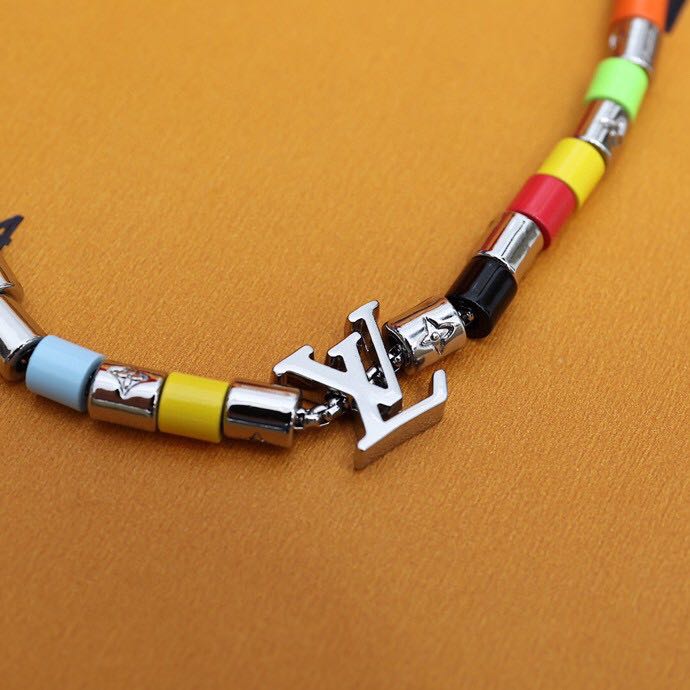 Wholesale LV PARADISE NECKLACE The LV Paradise necklace welcomes the new season with pop brilliance. Metal and resin beads are staggered, and the links are engraved with a Monogram pattern, showing exquisite Italian craftsmanship. Pairs well with the same pieces from the capsule collection. Products, Service