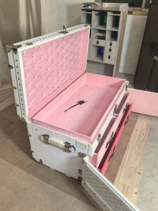 Famous LV White Monogram Double-Door Coffee Table Trunk (Custom Lining) Manufacturer, Suppliers