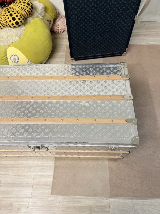 Famous LV Style Monogram Mirror Silver Coffee Table Trunk (Custom Beige Lining) Supplier, Product