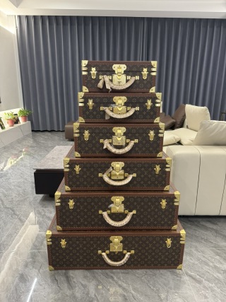 China Classic Monogram LV Style Hard Case Tower Trunk, Handcrafted Luxury Storage Trunk with Gold Hardware Manufacturer, Manufacturers