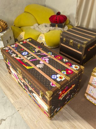 Famous Limited Edition Floral Print Trunk Coffee Table - Turquoise Velvet Interior Manufacturers, Supplier