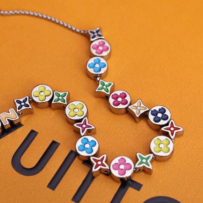 Wholesale Monogram Party Necklace Model 3281 Play a festive song for the Spring/Summer 2022 collection with colorful beads. Monogram Floral and monogrammed decorations spell out the Louis Vuitton logo, embellished with hand-set crystals, Pairs well with the matching bracelet and earrings Supplier, Product