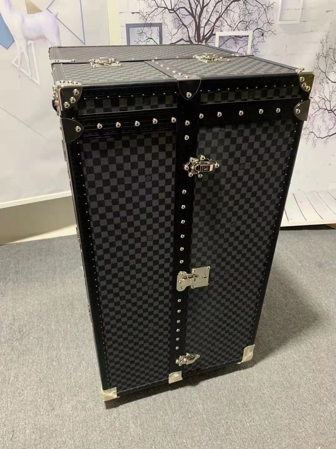 China Cosmetic case dressing table hard case black grid inner gray Supplier, Factory