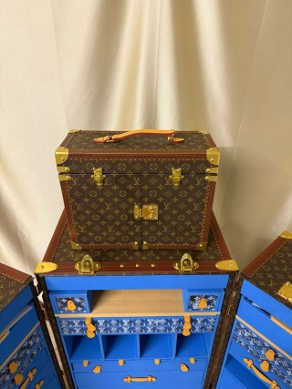 China Luxury Monogram Jewelry Vanity Trunk Products, Service