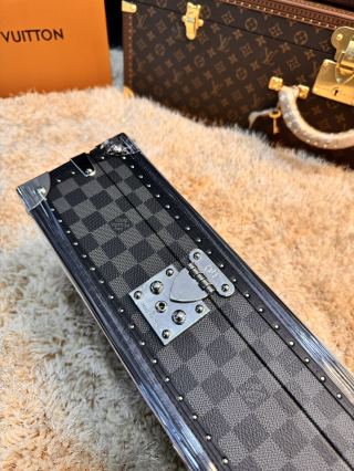 Famous Replica LV M4700B 8-Piece Watch Storage Box Painted Damier Hard Trunk with Hidden Compartment Supplier, Service