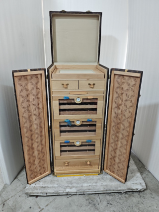Best Louis Vuitton Style Monogram Double-Door Vertical Hard Case Storage Trunk Manufacturers, Exporter