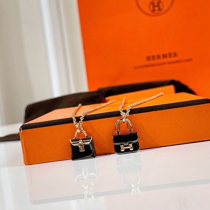 Famous New Hermes HERMES black bag necklace [Gift Box] A full set of HERMES original packaging [Craftsmanship] The original single-level manual engraving is complete [Material] High quality V gold material Manufacturer, Factory