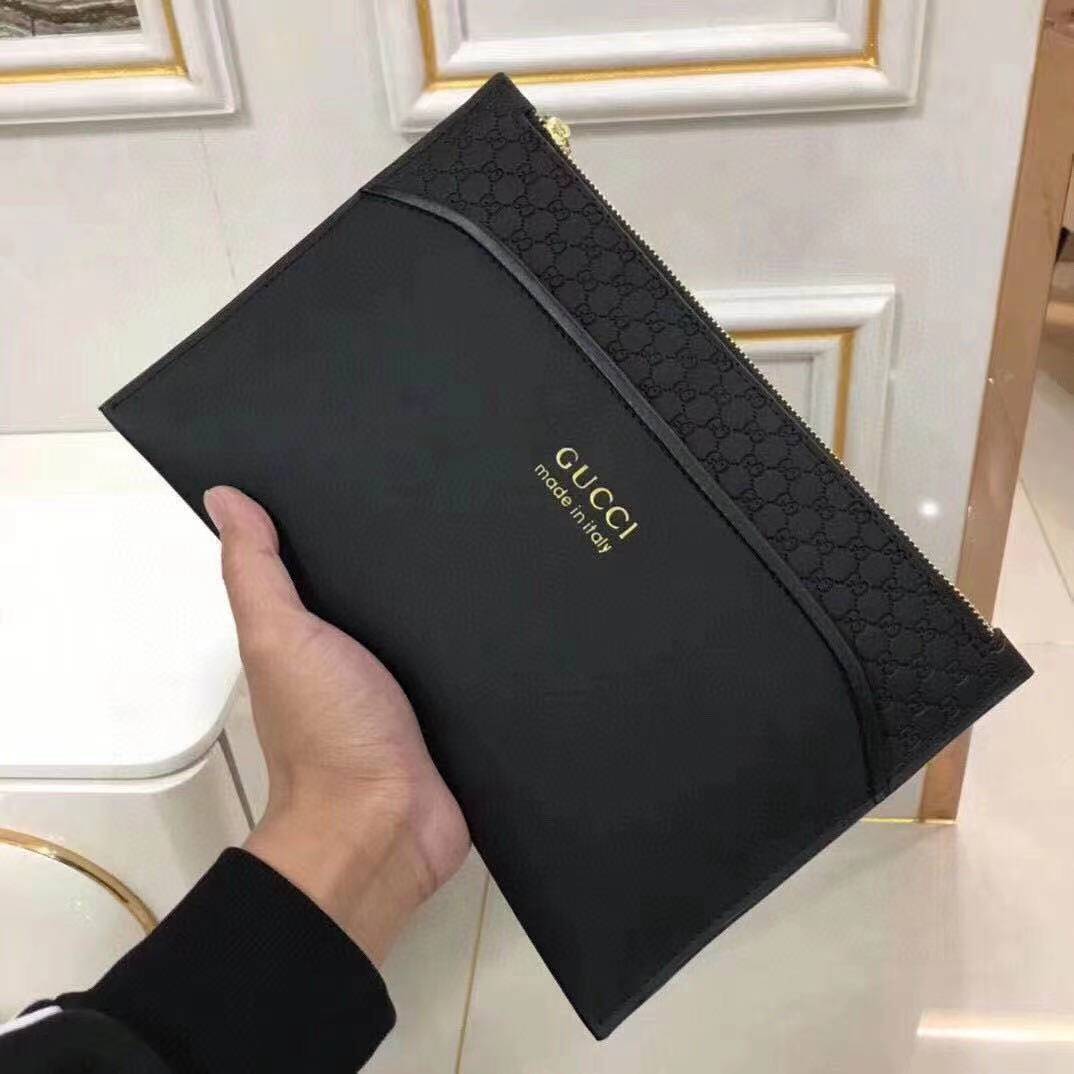 Famous Collector's Edition Limited Edition Black, Italian Leather   With a leather-patterned embossed interlocking double G convenience, it is an everyday must-have. Model: 8043 Size: 28x18 (with gift box) Manufacturer, Products