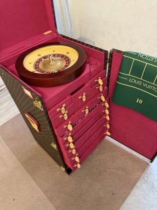 Wholesale Premium Vintage Monogram Game Cabinet for Poker & Casino Entertainment Factories, Product
