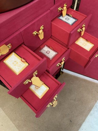 Wholesale Premium Vintage Monogram Game Cabinet for Poker & Casino Entertainment Factories, Product