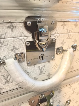 High-Quality Louis Vuitton white monogram hard trunks/cases Factory, Exporters