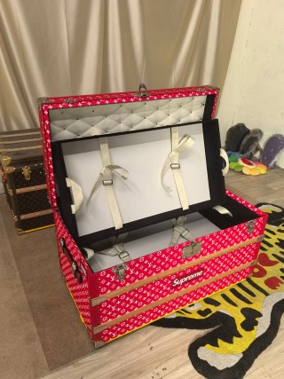 Best Supreme x LV Red Monogram Trunk Coffee Table Luxury Streetwear Storage Manufacturer, Exporter