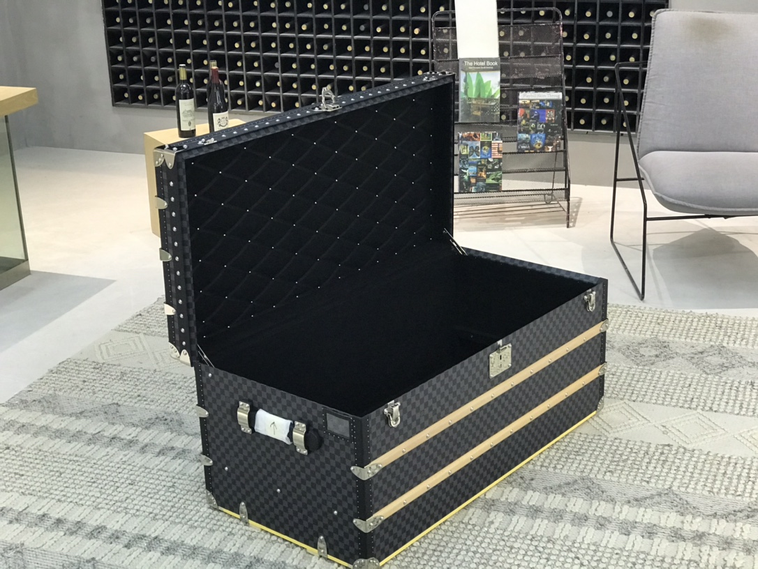Famous LV hard case, chic and elegant coffee table case, luxury storage space or home decoration Supplier, Service