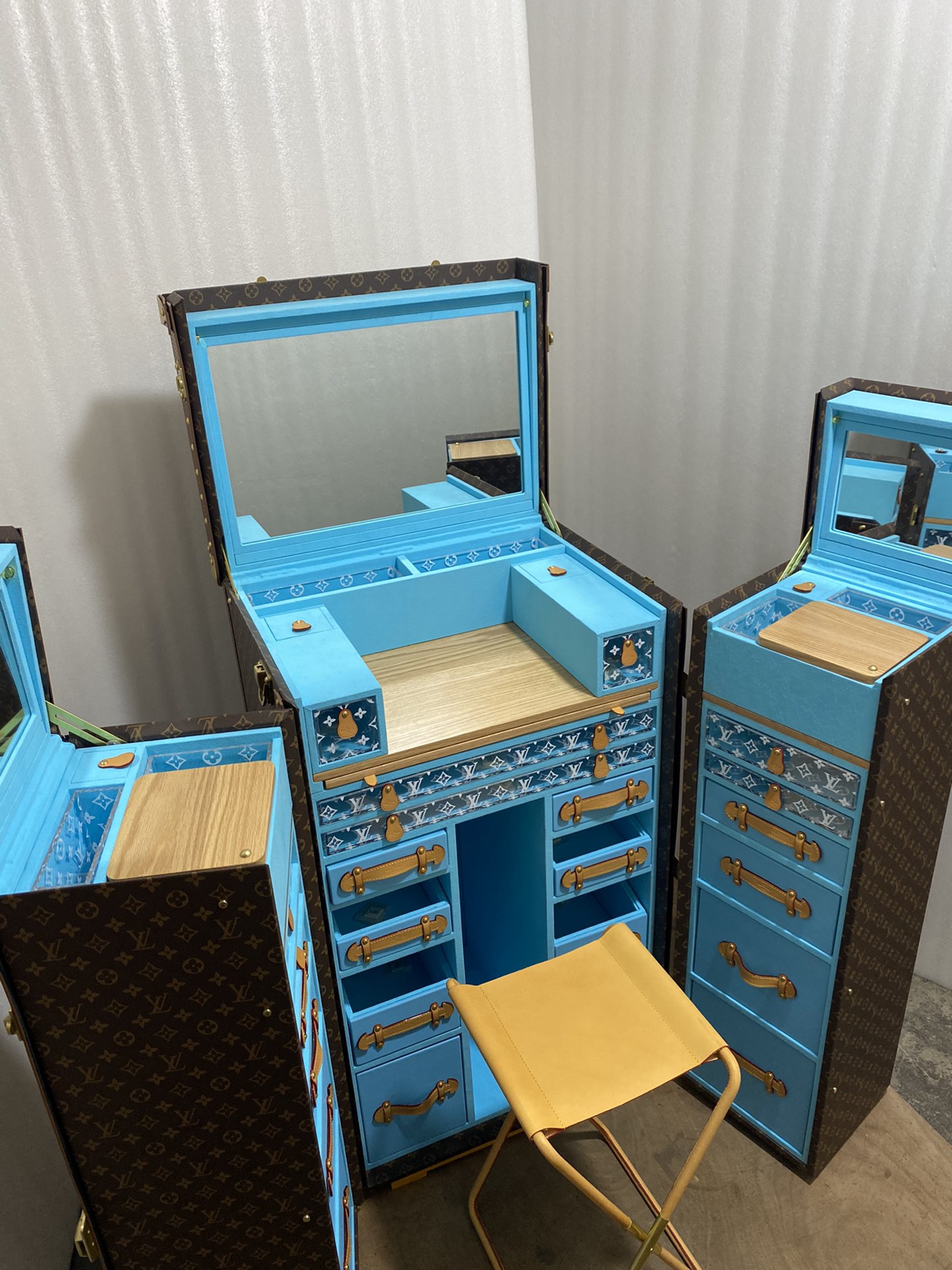 China lv dressing table Cosmetic Cases Dressing Tables Hard Cases Jewelry Cases Manufacturers, Suppliers