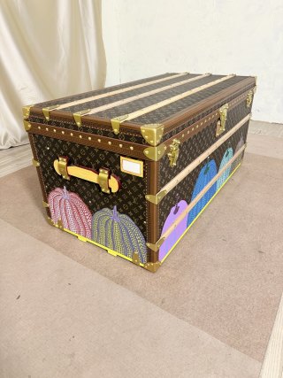 Best Classic Monogram Coffee Table Trunk with Yayoi Kusama Pumpkin Graffiti | Luxury Collaborative Storage Furniture Supplier, Exporters