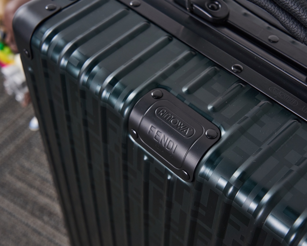 High-Quality Fendi teamed up with Rimow.a to launch limited luggage. Suppliers, Products